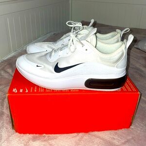 Woman’s Nike Air Max Día